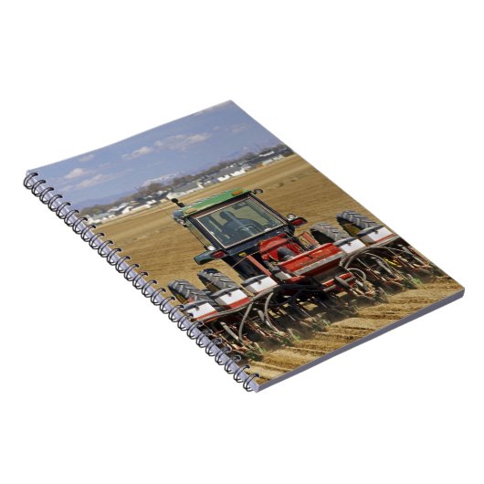 種トウモロコシプランターを引っ張るトラクター ノートブック (右側)