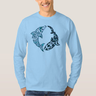 種族のイルカおよび鮫の入れ墨 Tシャツ