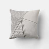 種族の三角形 クッション (裏面)