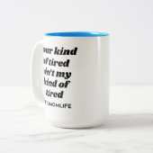 種類の疲れたT1dMom [黒くか明るい青] ツートーンマグカップ (正面左)