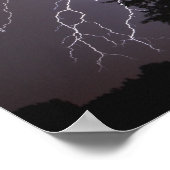 稲妻が木の陰で空を打つ ポスター (角)