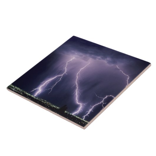 稲妻はユタ州ソルトレイクバレーを越えている。 タイル (側面)