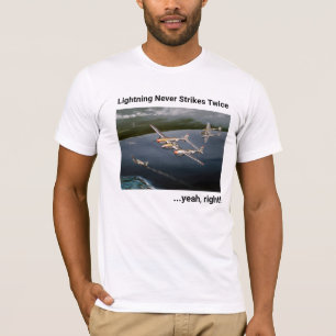 稲妻は二度も…うん、右!P-38 Tシャツ