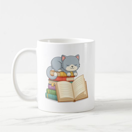 積まれた本の上のかわいい猫 コーヒーマグカップ (左)