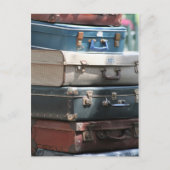 積み重なったヴィンテージスーツケース ポストカード (正面)