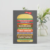 積み重ねたハンバーガーの誕生日BBQチョークボード 招待状 (スタンド正面)