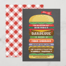 積み重ねたハンバーガーの誕生日BBQチョークボード
