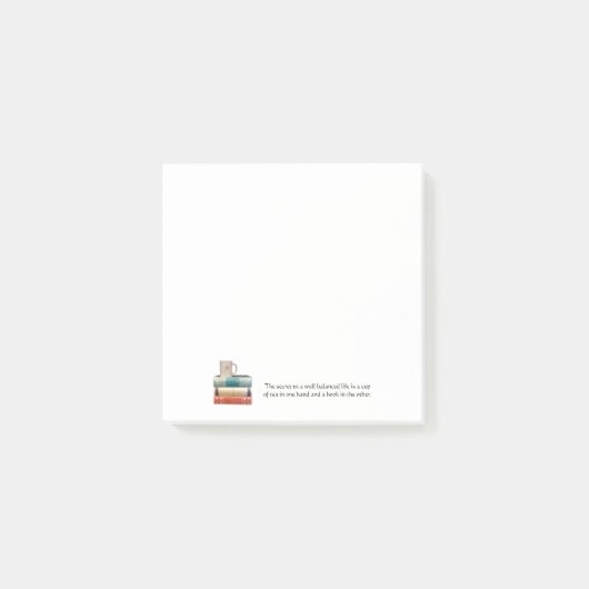 積み重ねた本のメモのティーカップ ポストイット (正面)