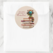 積み重ねられたアライグマ書籍名プレート ラウンドシール (バッグ)