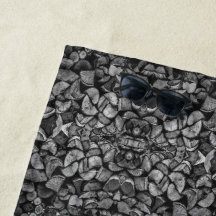 積み重ねられた木の幹の切り株 - 黒と白の写真