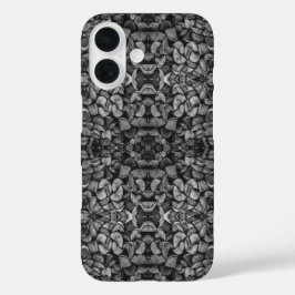 積み重ねられた木の幹の切り株 - 黒と白の写真 iPhone 16ケース