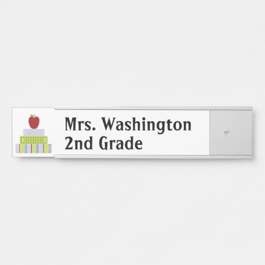 積み重ねられた本の先生のドアの名札 サインプレート (正面)