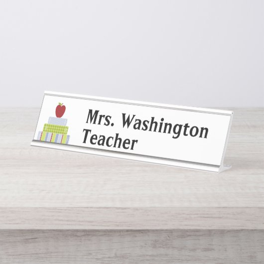 積み重ねられた本の先生の机の名札 デスクネームプレート (正面)