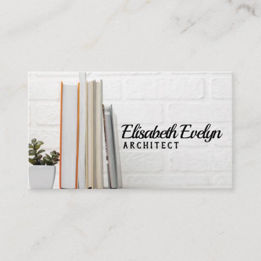 積み重ねられた本を持つ机 名刺 (正面)