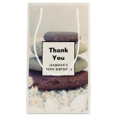 積み重ね石瞑想的ケアン誕生日ありがとう スモールペーパーバッグ (正面)