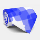 積層されたトゥルーブルーのスクエアが白地にパターン化されたもの ネクタイ (ロール)
