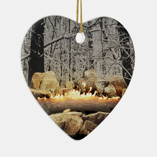 穏やかで非常に熱いユール（キリスト降誕祭）のログインSnowyの森林 セラミックオーナメント (右)