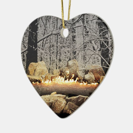 穏やかで非常に熱いユール（キリスト降誕祭）のログインSnowyの森林 セラミックオーナメント (左)