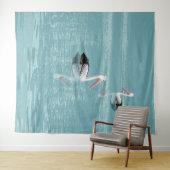 穏やかなアクアウォーターでパドリングするペリカンカップル タペストリー (インサイチュ(横))