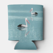 穏やかなアクアウォーターでパドリングするペリカンカップル 缶クーラー (裏面)