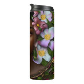 穏やかなアフリカ系アメリカ人女性と花 タンブラー (回転右)