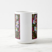 穏やかなアフリカ系アメリカ人女性と花 モーフィングマグカップ (中央)