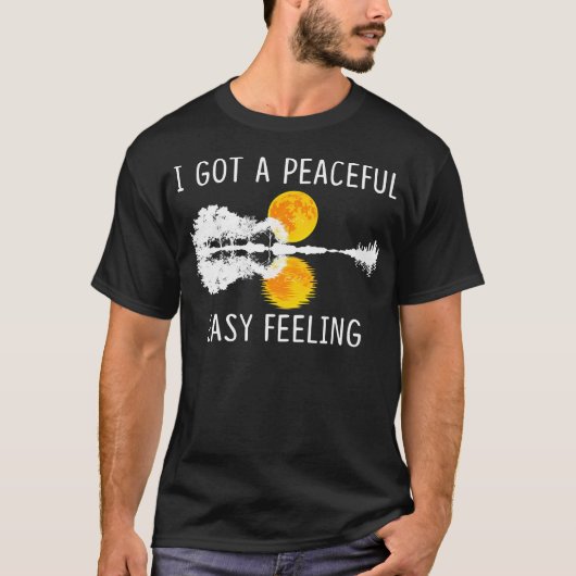 穏やかなギターと湖のTシャツ Tシャツ (正面)