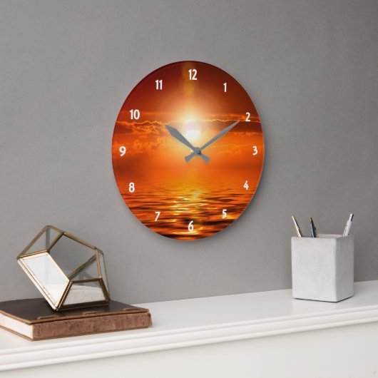 穏やかなサンセットオレンジゴールデンスカイオーバーシーホテル海 ラージ壁時計 (オフィス)