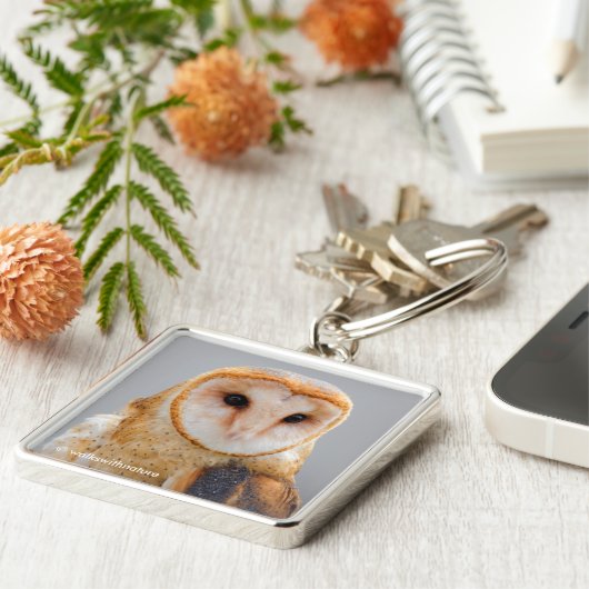 穏やかなバーンフクロウの夜景プロフィール キーホルダー (側面)