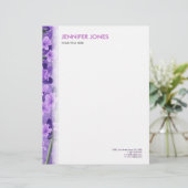 穏やかなパステル調のラベンダーパターン レターヘッド (スタンド正面)