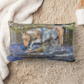 穏やかなパロミノピントス遊タリオンの池 ランバークッション (ブランケット)