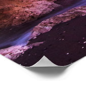 穏やかなビーチ夕日と岩と曇り空 ポスター (角)