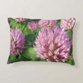 穏やかなピンクおよび緑のクローバー アクセントクッション (裏面)