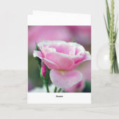 穏やかなピンクのバラとバラ芽ハッピーバースデー カード (裏面)