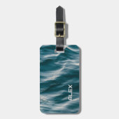 穏やかなリップル深いブルーティール（緑がかった色）海 – 水のテクスチャ ラゲッジタグ (正面縦)