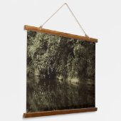 穏やかな丘の中腹のリフレクション写真 吊り下げ型タペストリー (傾斜あり)