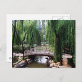 穏やかな公園の弧を描く橋 ポストカード (正面/裏面)