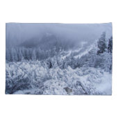 穏やかな冬の山：霧の穏やかな。 枕カバー (裏面)