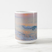 穏やかな夕日のビーチ 海の輝き コーヒーマグカップ (中央)