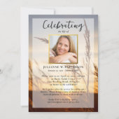 穏やかな夕焼けの野原での人生のお祝い写真 招待状 (正面)