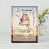 穏やかな夕焼けの野原での人生のお祝い写真 招待状 (スタンド正面)