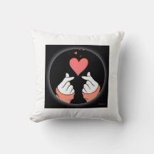 穏やかな夢：刺繍されたベルベット枕