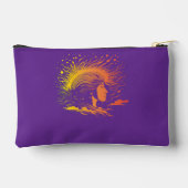 穏やかな女性のプロフィール。 アクセサリーポーチ (裏面)