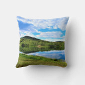 穏やかな山と湖 クッション (裏面)