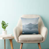 穏やかな山の湖と睡蓮 クッション (椅子)