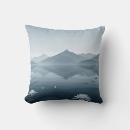 穏やかな山の湖と睡蓮 クッション