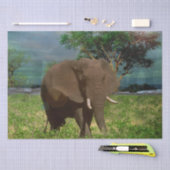 "穏やかな強さ：牛の象の放牧" 薄葉紙 (クラフト)