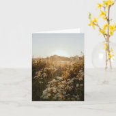 穏やかな日の出の草原 カード (黄色い花)