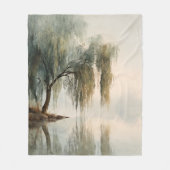 穏やかな柳の木の反射自然アート(13) フリースブランケット (正面)