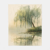 穏やかな柳の木の反射自然アート(1) フリースブランケット (正面)
